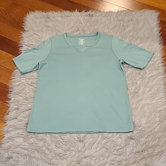 L.L.Bean womens supima cotton light green soft vneck‎ tshirt size small - Picture 1 of 4